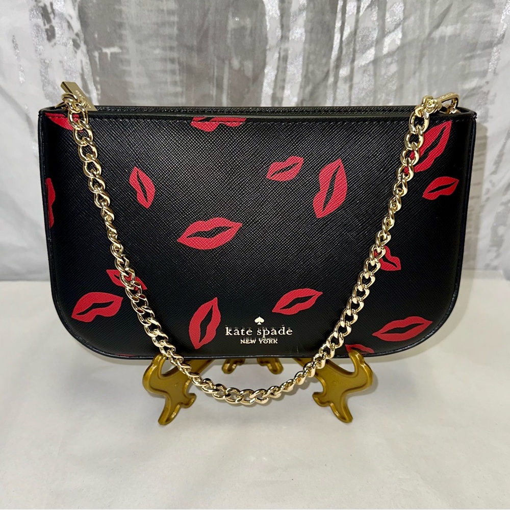 NWT ♠️Kate Spade lips Purse black w/gold covertable chain. Wear 2 ways!